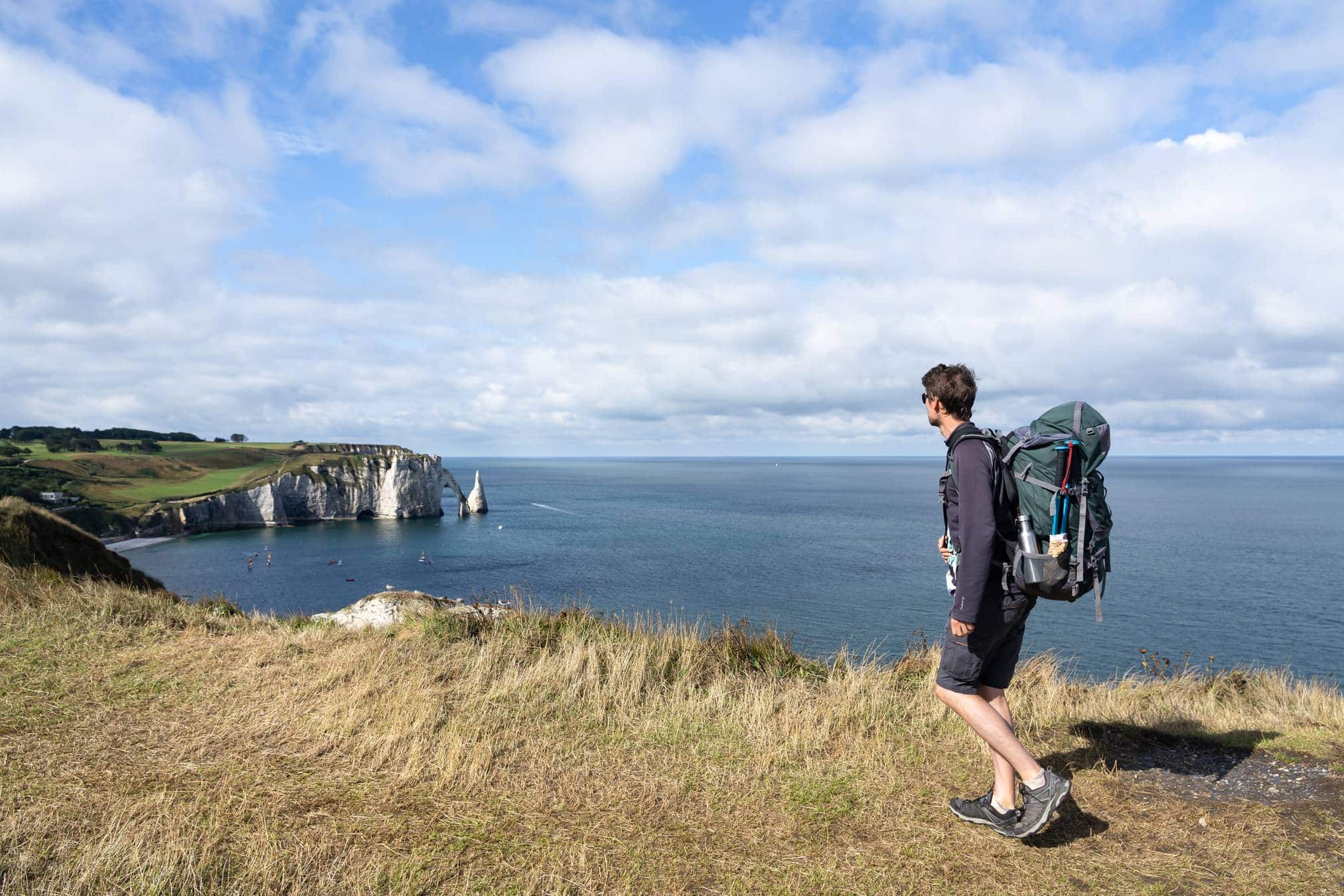 Randonnée sur les falaises à Étretat en Normandie